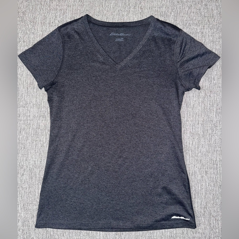 Women’s Eddie Bauer v-neck short sleeve top - grey - size medium